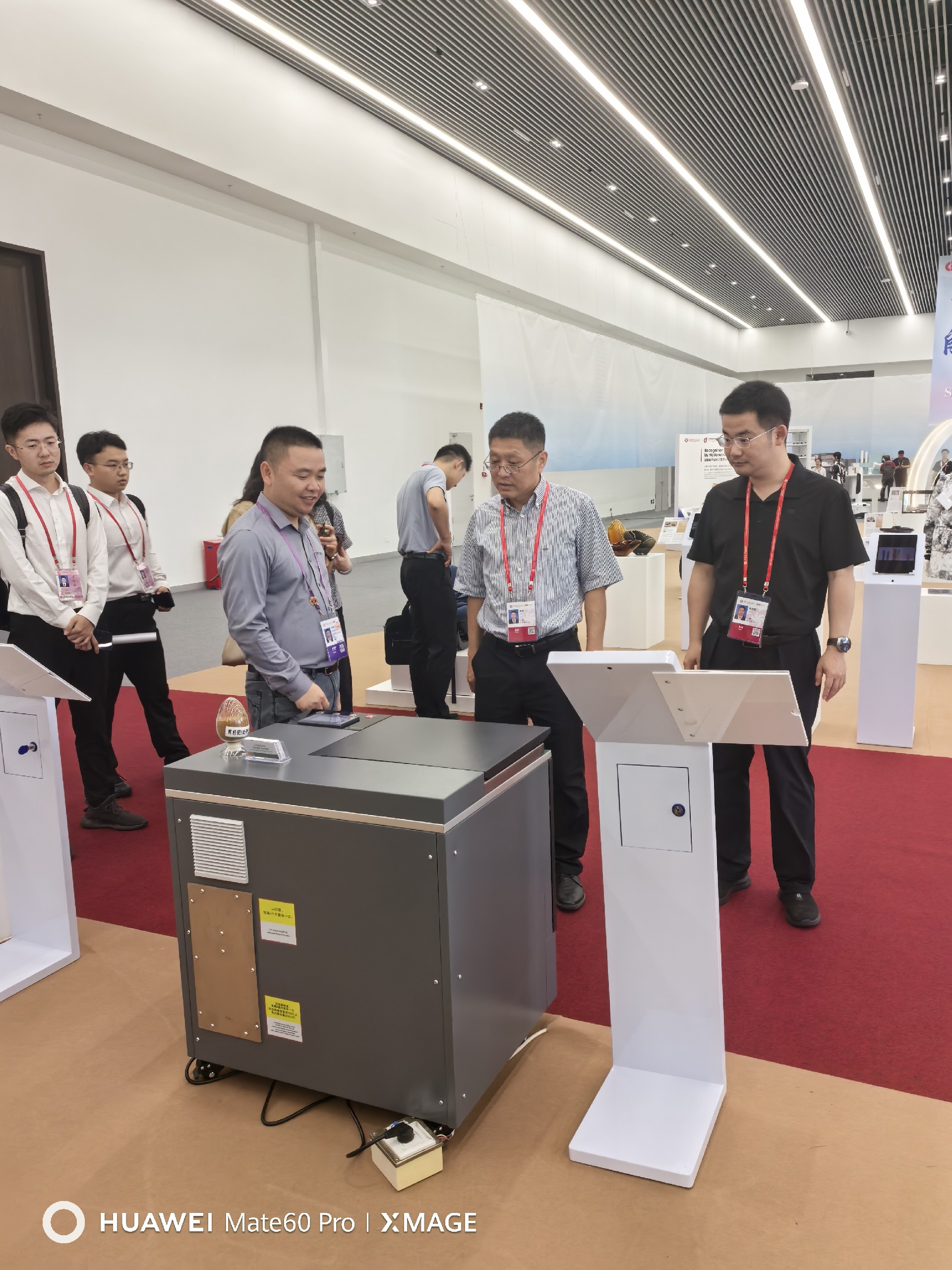 苏州高新区吴琦区长莅临清溪环保广交会展位指导工作